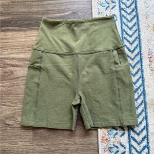 Beyond Yoga 5” Pocket Short
